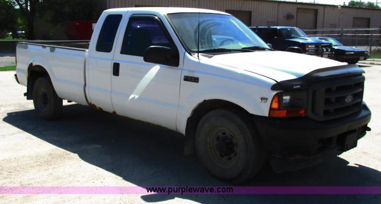 image for item G8585 2001 Ford F250 Super Duty SuperCab pickup truck