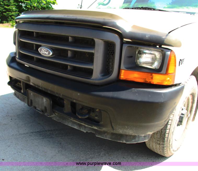 image for item G8585 2001 Ford F250 Super Duty SuperCab pickup truck
