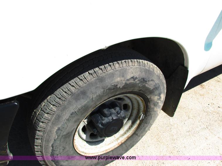 image for item G8585 2001 Ford F250 Super Duty SuperCab pickup truck