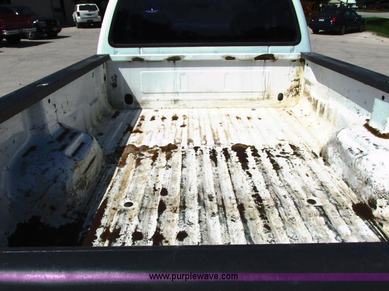 image for item G8585 2001 Ford F250 Super Duty SuperCab pickup truck