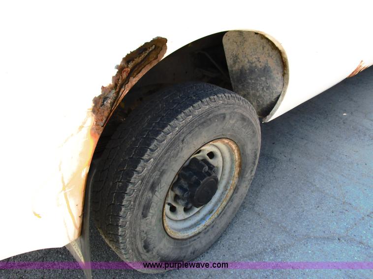 image for item G8585 2001 Ford F250 Super Duty SuperCab pickup truck