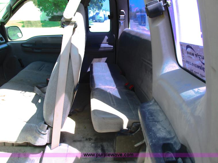 image for item G8585 2001 Ford F250 Super Duty SuperCab pickup truck