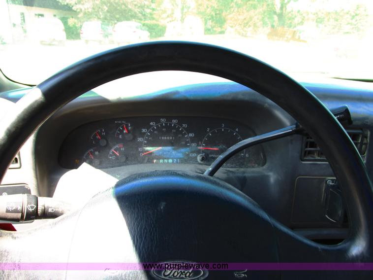 image for item G8585 2001 Ford F250 Super Duty SuperCab pickup truck