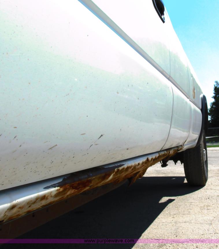 image for item G8586 2004 Chevrolet 2500 HD Ext. Cab pickup truck