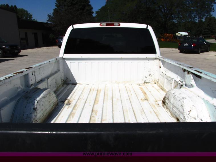 image for item G8586 2004 Chevrolet 2500 HD Ext. Cab pickup truck