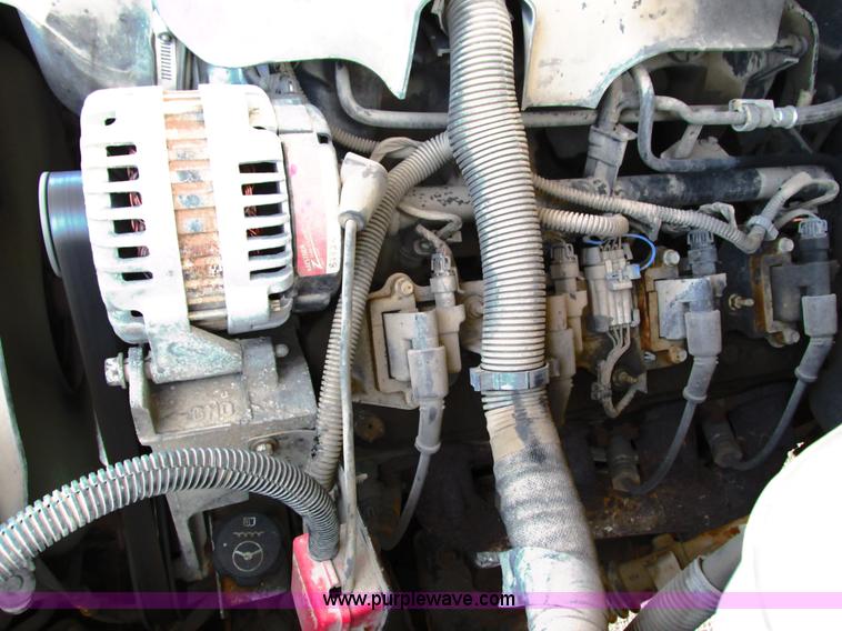 image for item G8586 2004 Chevrolet 2500 HD Ext. Cab pickup truck