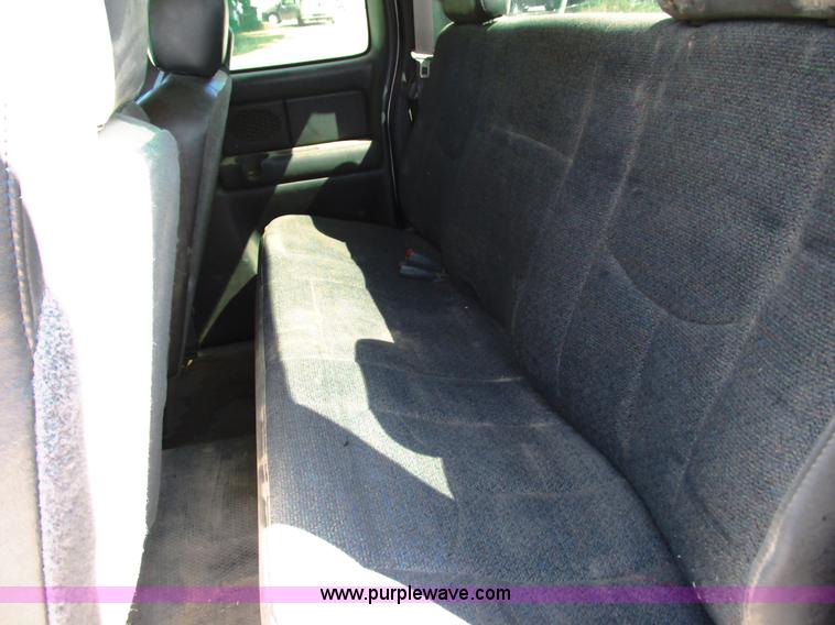 image for item G8586 2004 Chevrolet 2500 HD Ext. Cab pickup truck