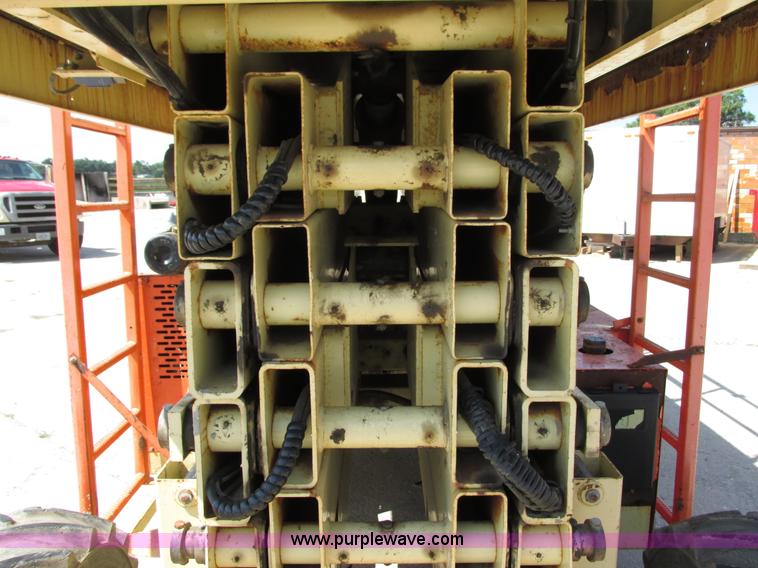 image for item G8589 2000 JLG 500RTS scissor lift