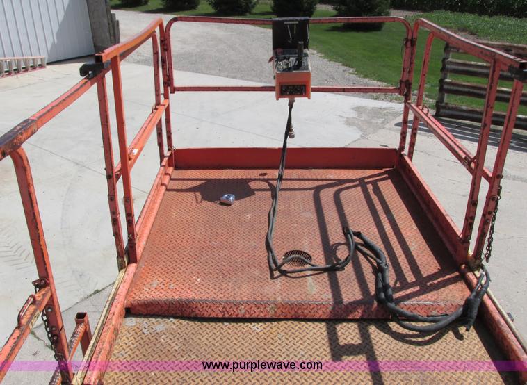 image for item G8589 2000 JLG 500RTS scissor lift