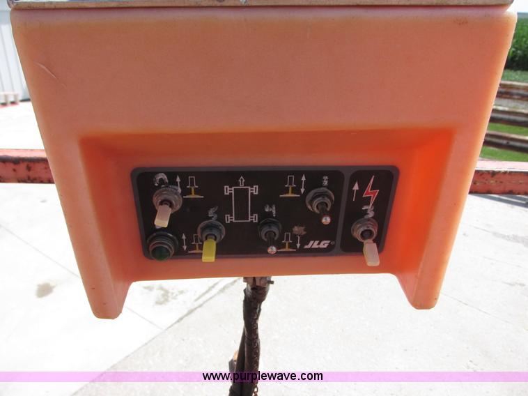 image for item G8589 2000 JLG 500RTS scissor lift