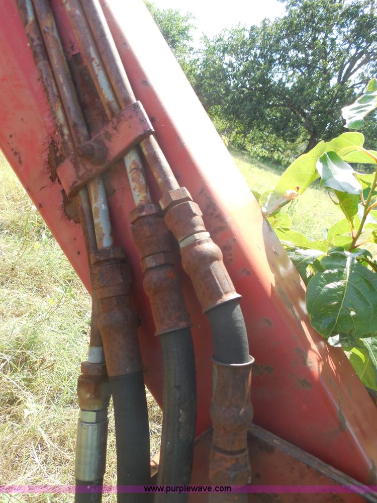 image for item E7594 International 2350 loader