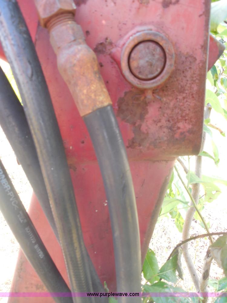 image for item E7594 International 2350 loader