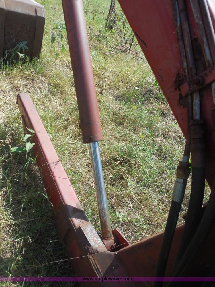 image for item E7594 International 2350 loader