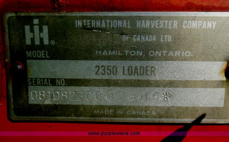 image for item E7594 International 2350 loader