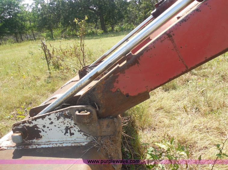 image for item E7594 International 2350 loader