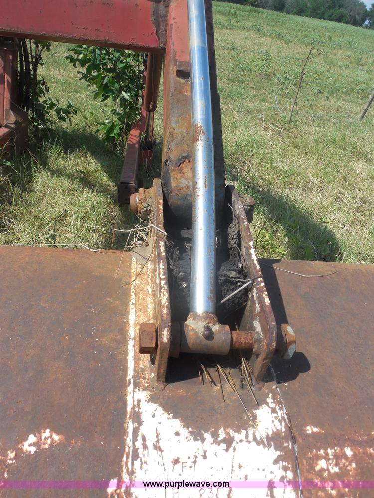 image for item E7594 International 2350 loader