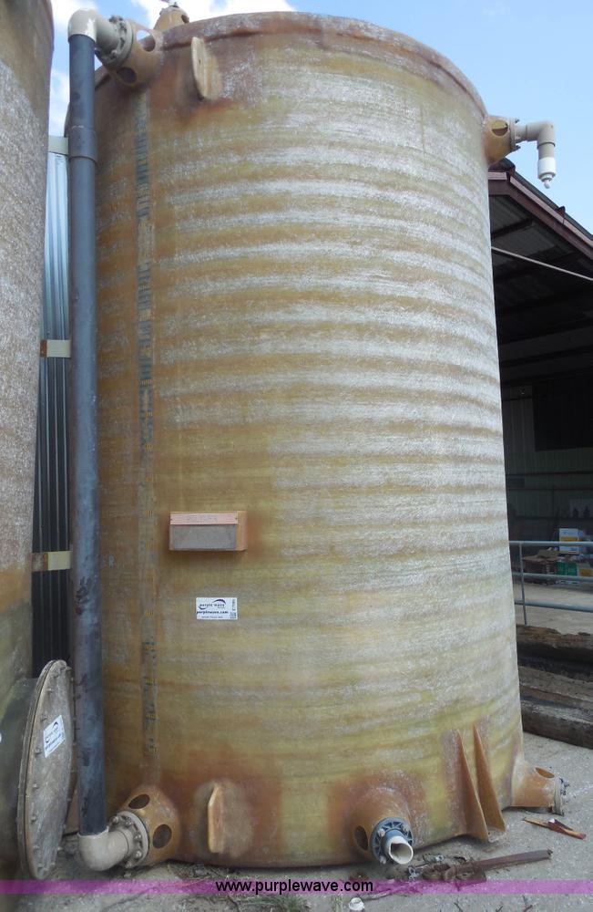 image for item E7595 6,000 gallon fiberglass tank