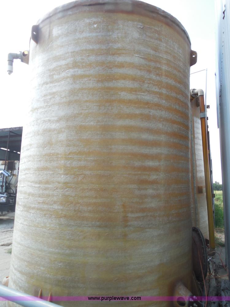 image for item E7595 6,000 gallon fiberglass tank