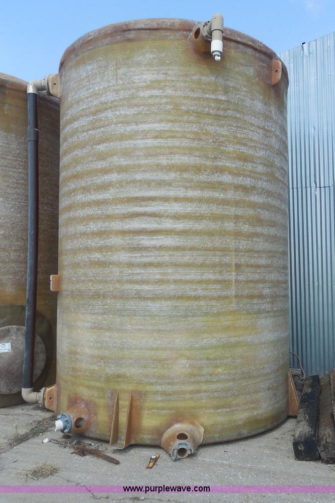 image for item E7595 6,000 gallon fiberglass tank