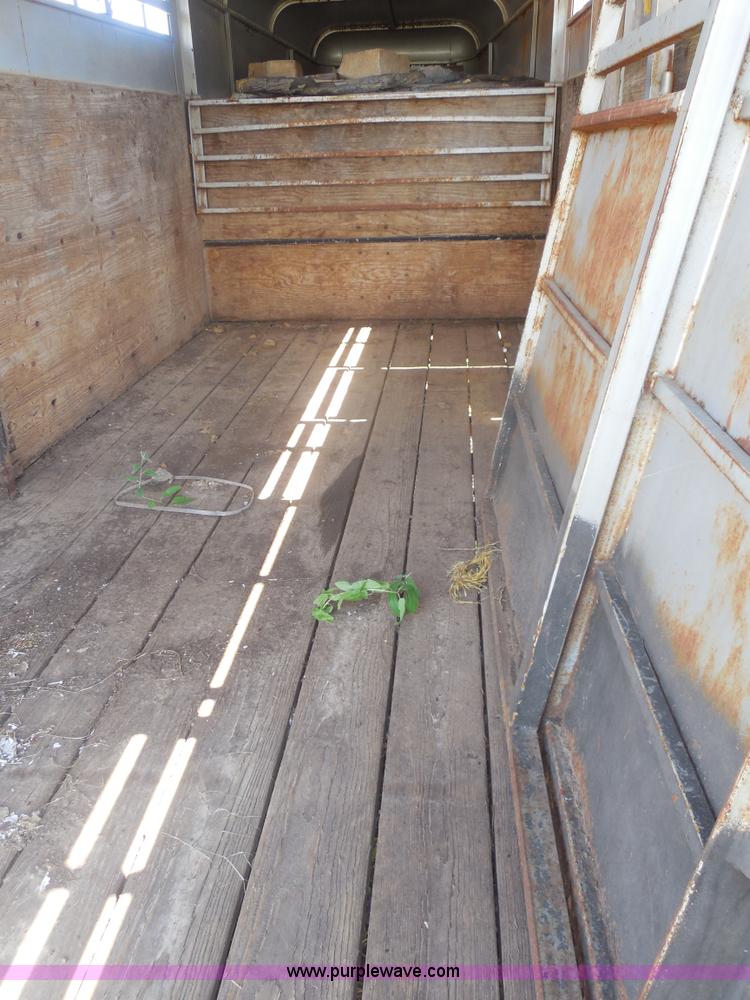 image for item E7596 1992 Diamond D stock trailer