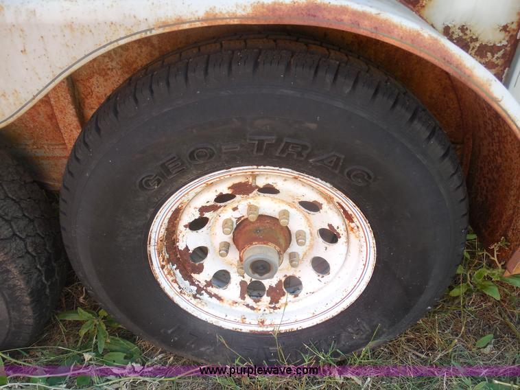 image for item E7596 1992 Diamond D stock trailer