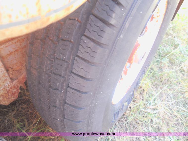 image for item E7596 1992 Diamond D stock trailer