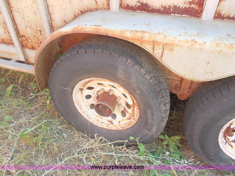 image for item E7596 1992 Diamond D stock trailer