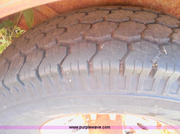 image for item E7596 1992 Diamond D stock trailer