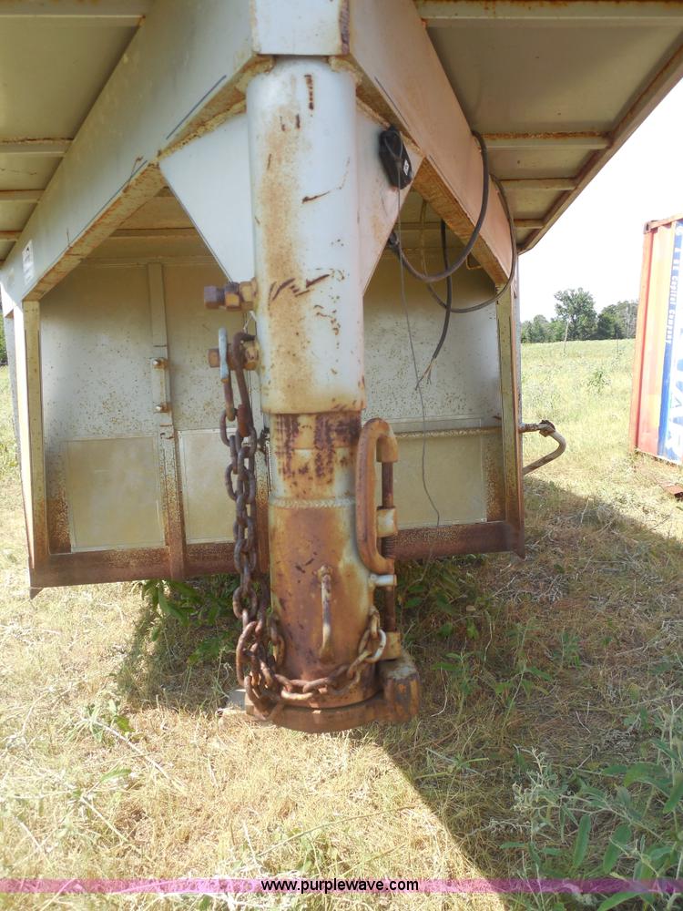 image for item E7596 1992 Diamond D stock trailer