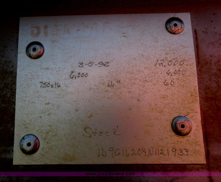 image for item E7596 1992 Diamond D stock trailer