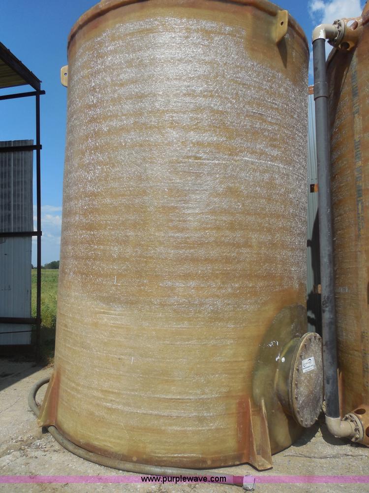 image for item E7597 6,000 gallon fiberglass tank