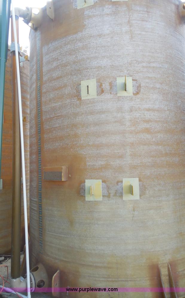 image for item E7597 6,000 gallon fiberglass tank