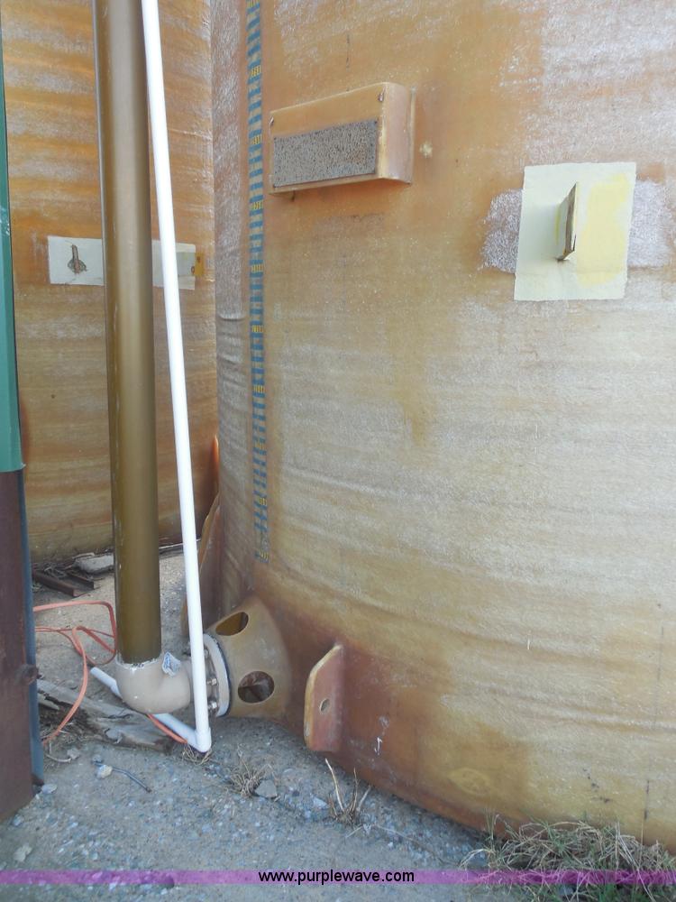 image for item E7597 6,000 gallon fiberglass tank