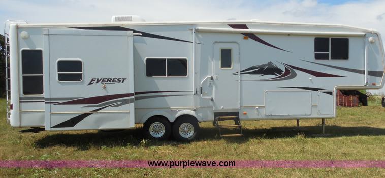 image for item E7600 2004 Everest Camp 37' fifth wheel camper