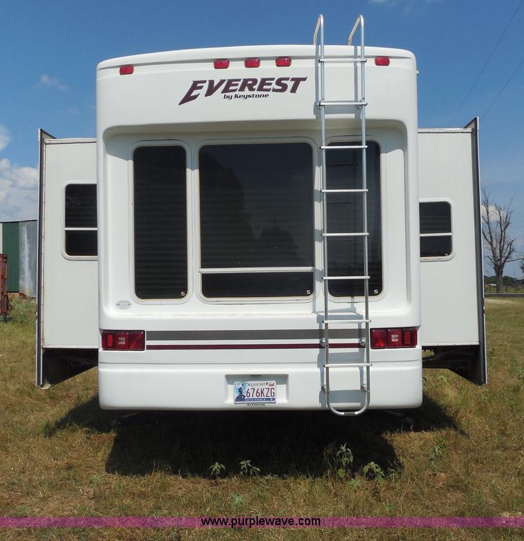 image for item E7600 2004 Everest Camp 37' fifth wheel camper
