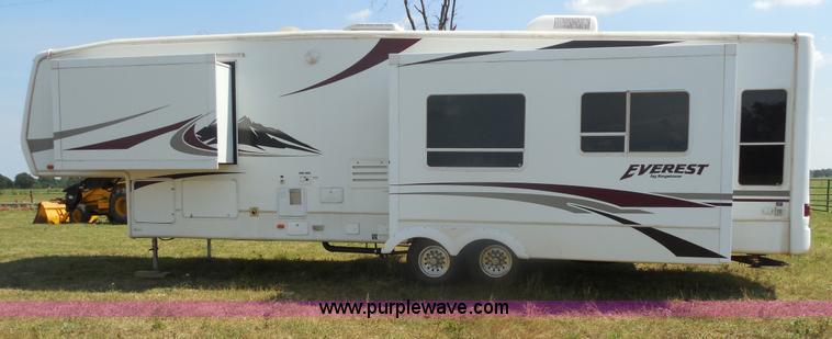 image for item E7600 2004 Everest Camp 37' fifth wheel camper