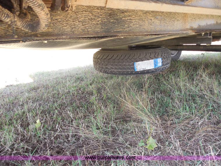 image for item E7600 2004 Everest Camp 37' fifth wheel camper