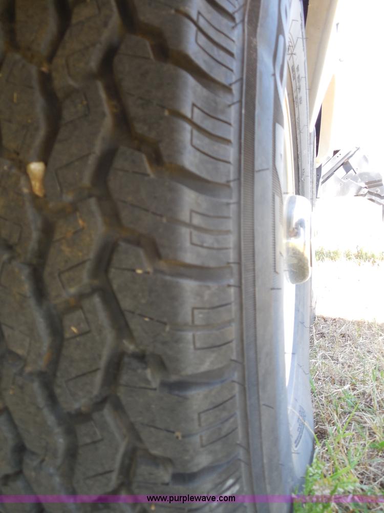 image for item E7600 2004 Everest Camp 37' fifth wheel camper