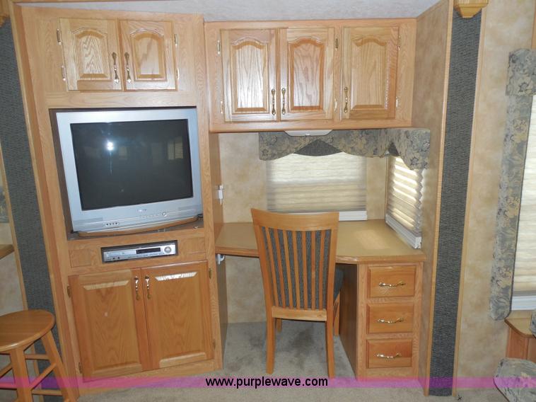 image for item E7600 2004 Everest Camp 37' fifth wheel camper
