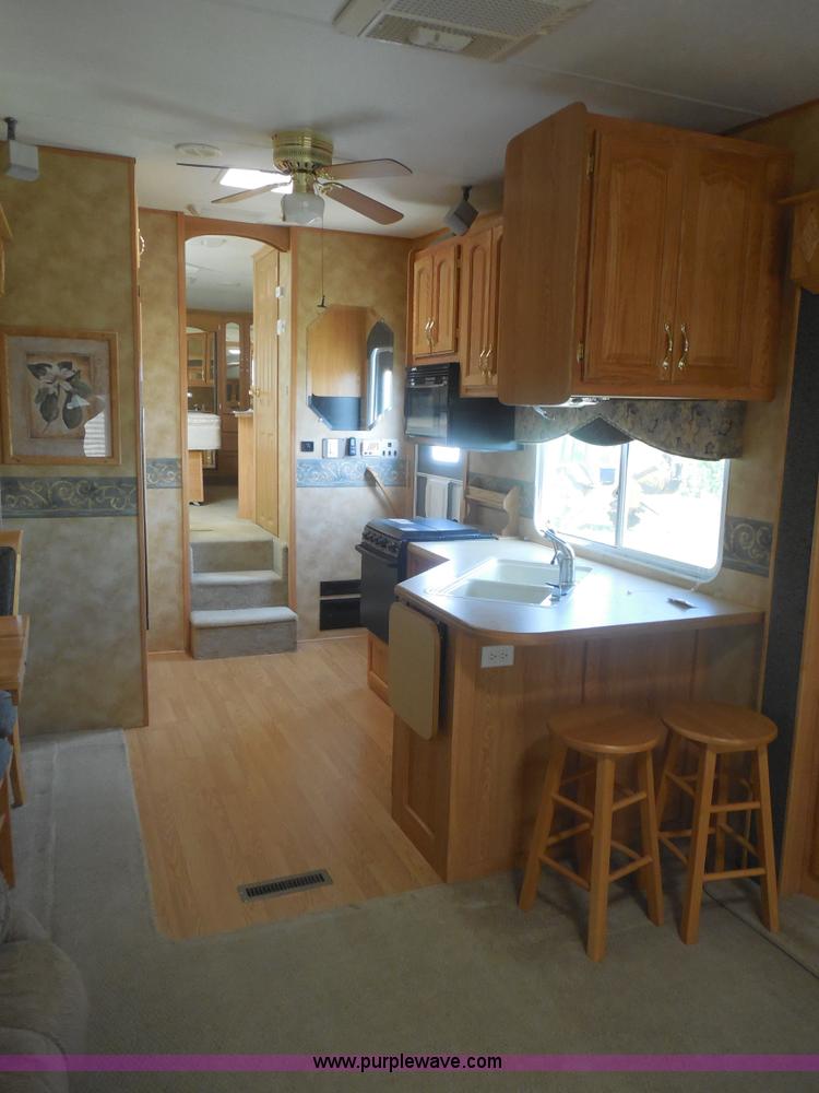 image for item E7600 2004 Everest Camp 37' fifth wheel camper