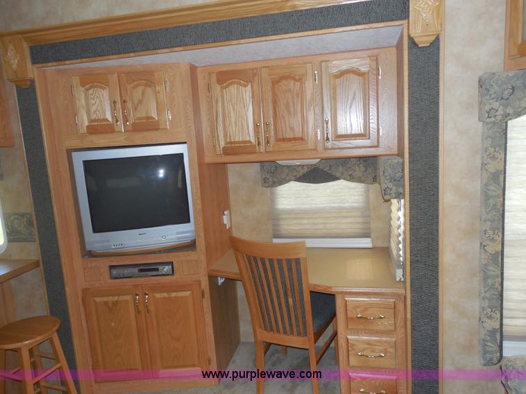 image for item E7600 2004 Everest Camp 37' fifth wheel camper