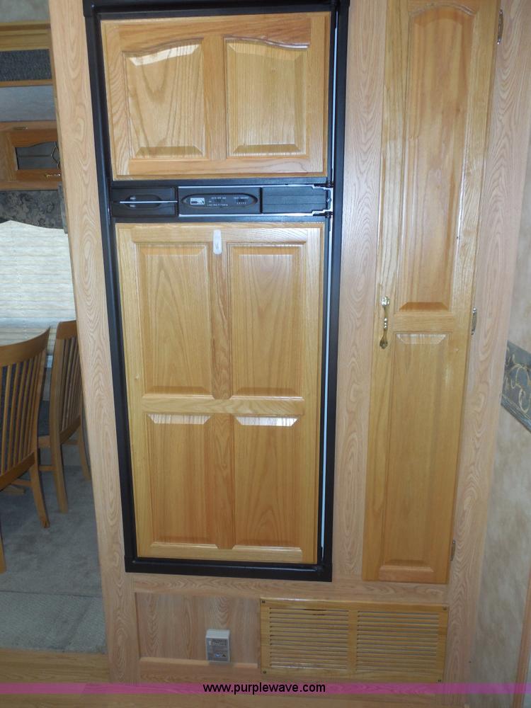 image for item E7600 2004 Everest Camp 37' fifth wheel camper