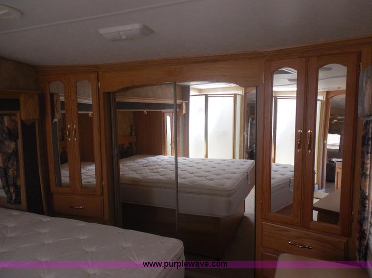 image for item E7600 2004 Everest Camp 37' fifth wheel camper