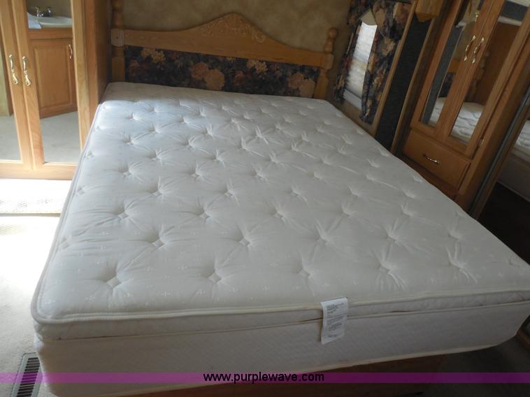 image for item E7600 2004 Everest Camp 37' fifth wheel camper