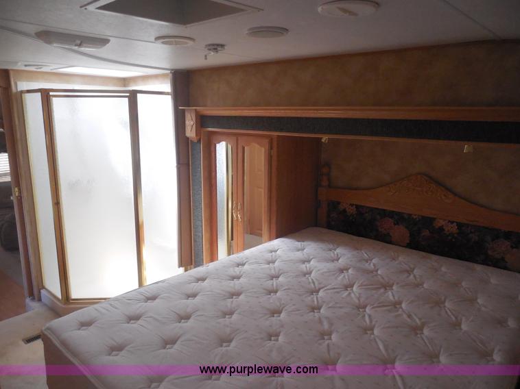 image for item E7600 2004 Everest Camp 37' fifth wheel camper