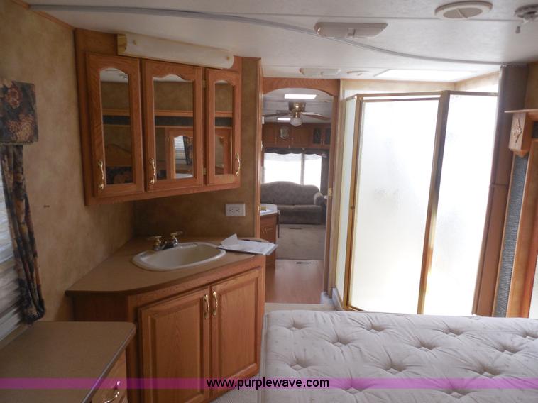 image for item E7600 2004 Everest Camp 37' fifth wheel camper