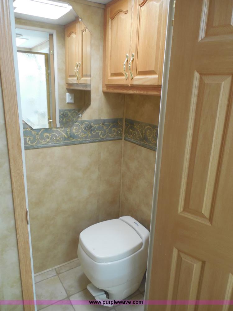 image for item E7600 2004 Everest Camp 37' fifth wheel camper