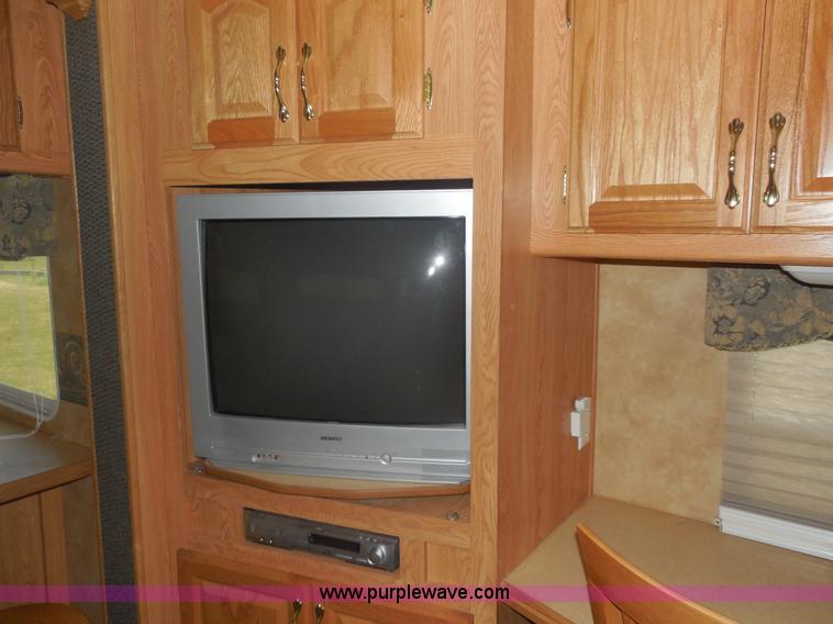 image for item E7600 2004 Everest Camp 37' fifth wheel camper