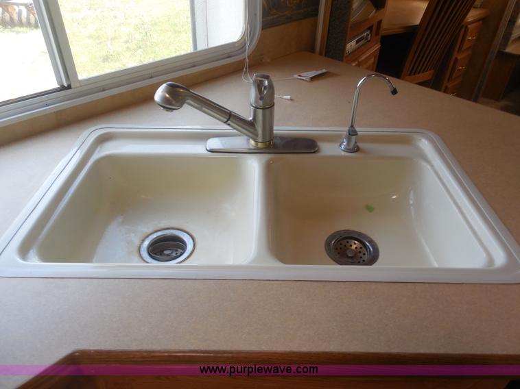 image for item E7600 2004 Everest Camp 37' fifth wheel camper