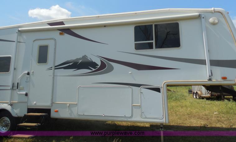 image for item E7600 2004 Everest Camp 37' fifth wheel camper